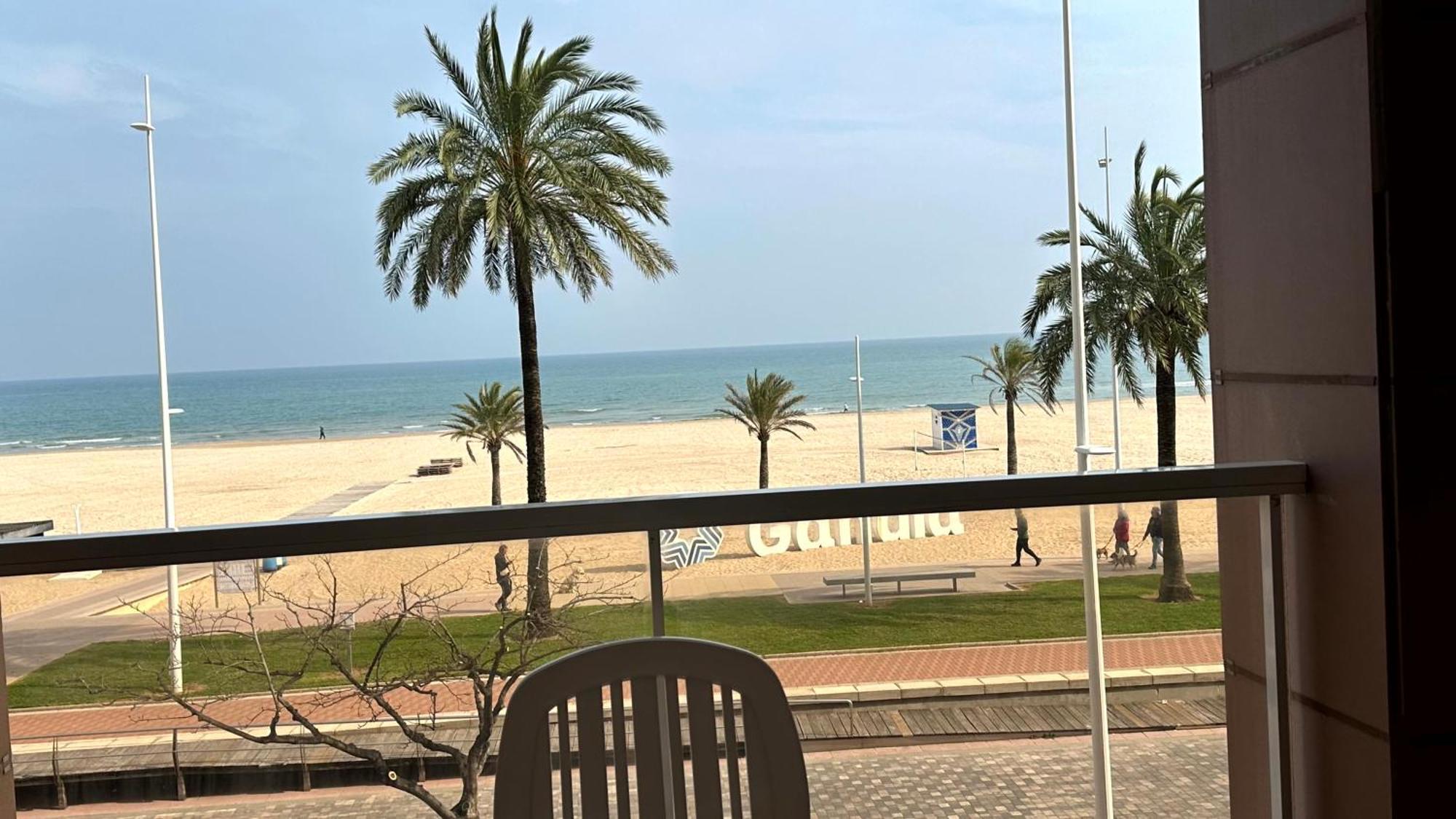 Capri Gandia Primera Linea - Alquiler Solo Familias Playa de Gandia エクステリア 写真