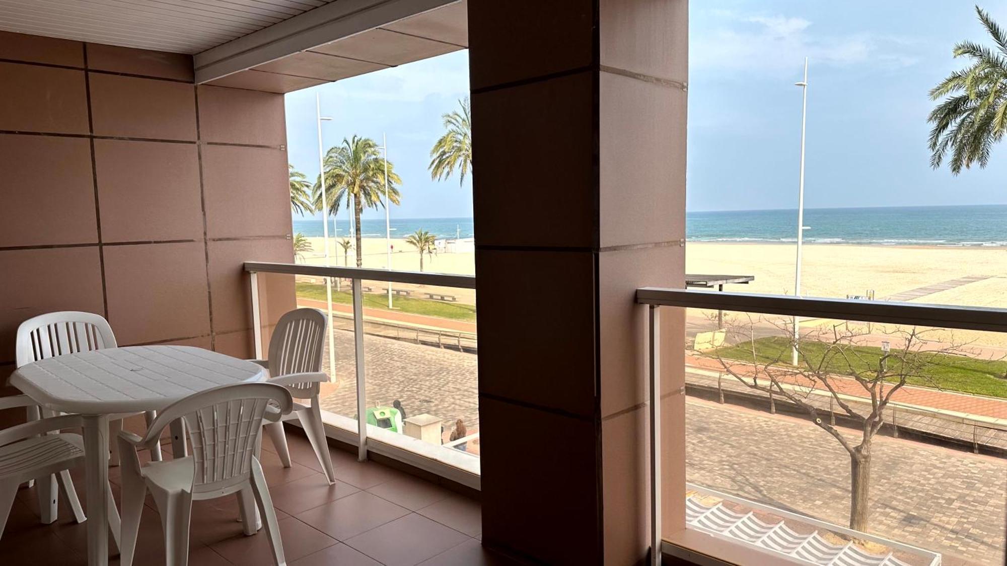 Capri Gandia Primera Linea - Alquiler Solo Familias Playa de Gandia エクステリア 写真